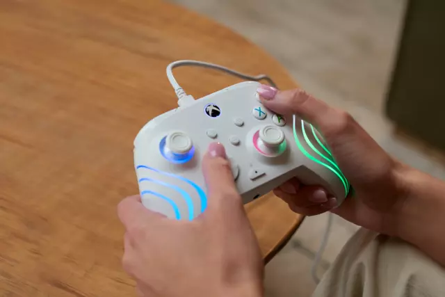 Comprar Mando Afterglow Wave con cable · Blanco Xbox Series Blanco screen 1
